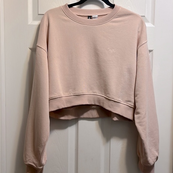 Women’s H&M Cropped Seeatshirt - Picture 1 of 5